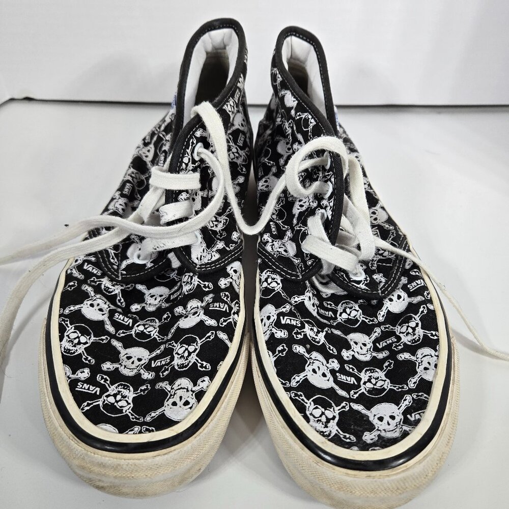 VANS Skull High Top Sneakers, Size 11 (pre-owned, good condition)